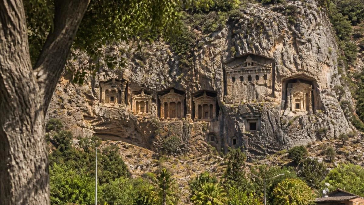 Amintas Kaya Mezarları Nasıl Gidilir? Ulaşım ve Saatler